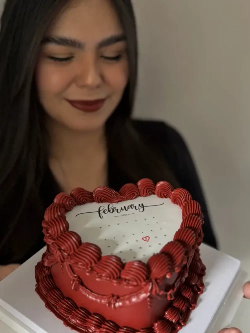 Heart-Shaped Cake with February Calendar - Image 2